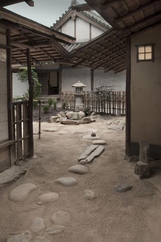 sunkaraku courtyard