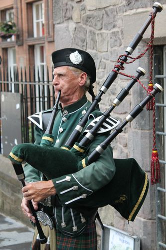 bagpipers hat